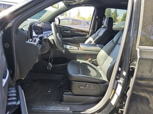 Used 2024 Cadillac Escalade Luxury RWD image 4