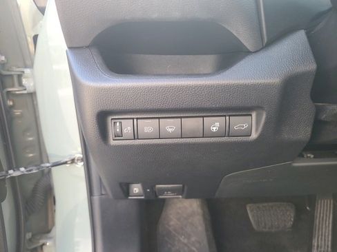 Used 2020 Toyota RAV4 XLE image 25