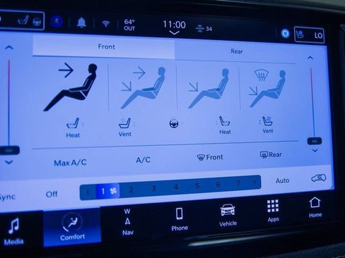 Used 2023 Chrysler Pacifica Limited FWD image 30