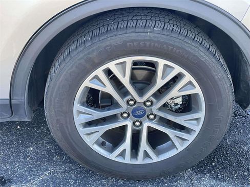 Certified 2022 Ford Escape SEL w/ Technology Package image 9