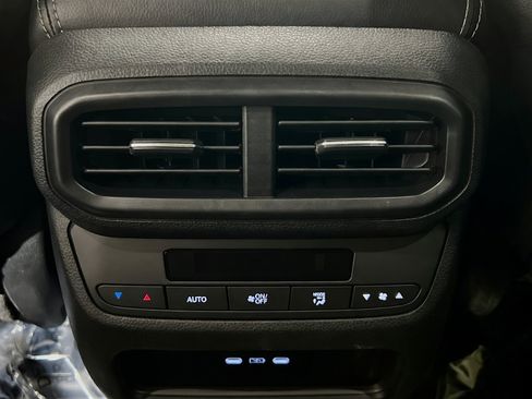 Used 2025 Honda Pilot EX-L image 17
