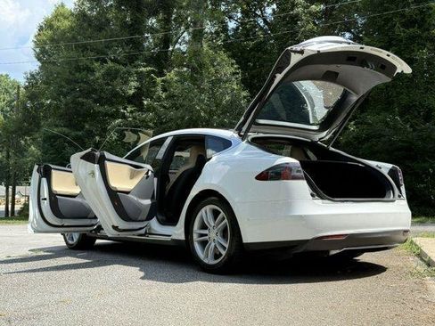 Used 2015 Tesla Model S 85 RWD image 6
