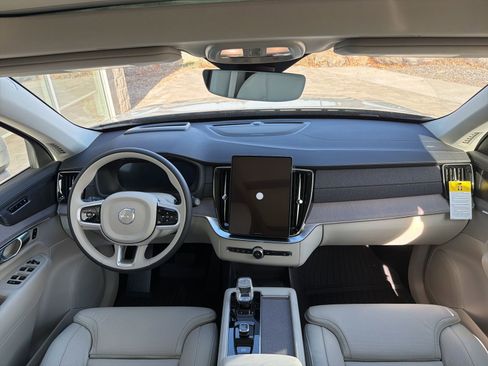 New 2026 Volvo XC90 T8 Ultra w/ Protection Package Premier image 9