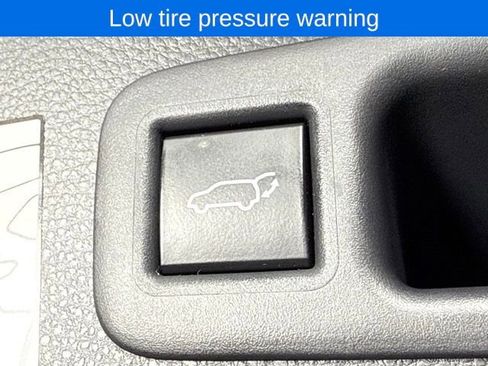 Used 2023 Toyota Highlander Limited image 17