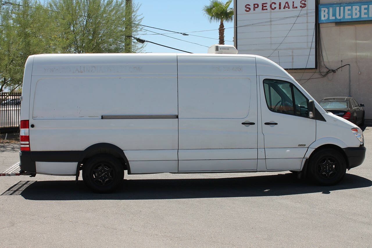 Used 2008 Freightliner Sprinter 2500 RWD image 9