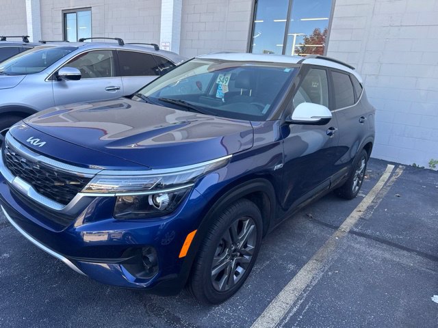 Used 2022 Kia Seltos S AWD/4WD image 1