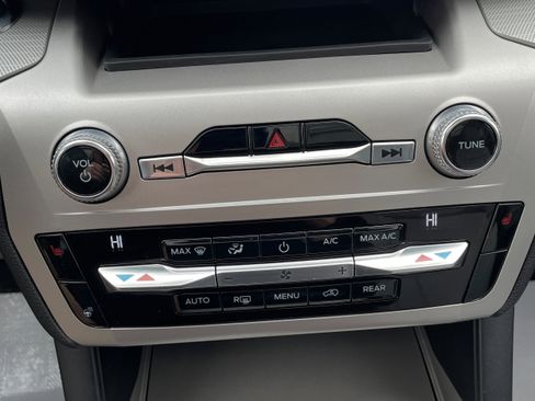 Used 2021 Ford Explorer XLT w/ Equipment Group 202A image 22