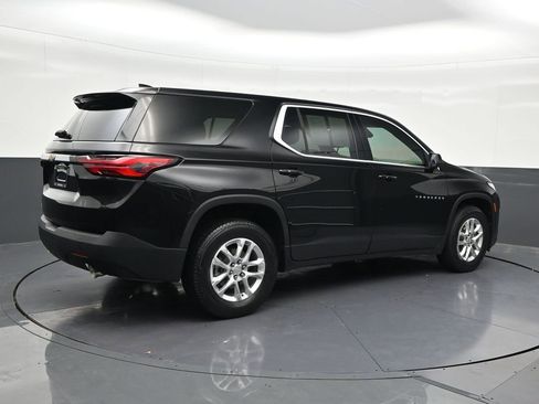 Used 2023 Chevrolet Traverse LS FWD image 5