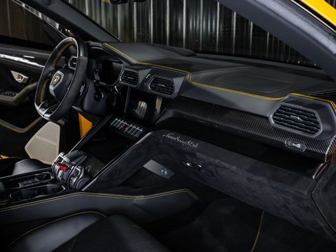 Used 2024 Lamborghini Urus Performante AWD/4WD image 22