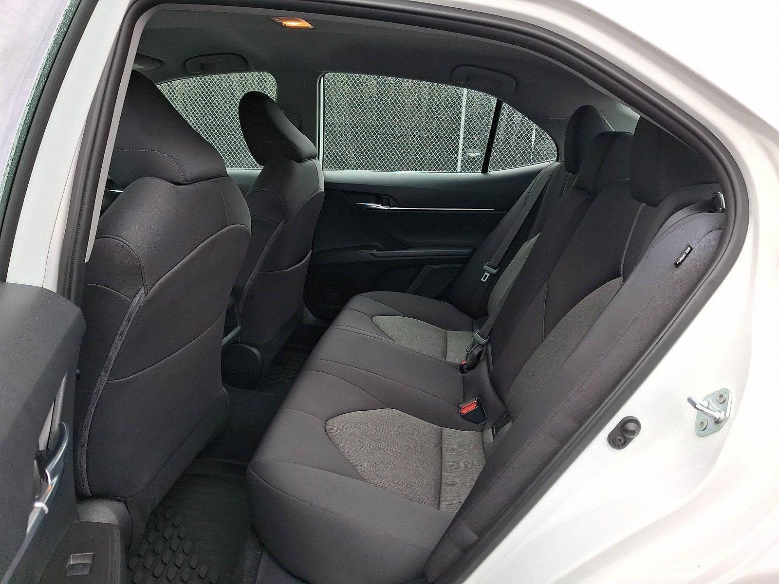 Used 2022 Toyota Camry LE FWD image 11