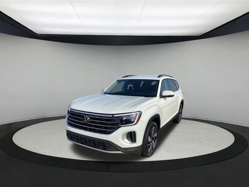 Used 2024 Volkswagen Atlas SE AWD/4WD image 4