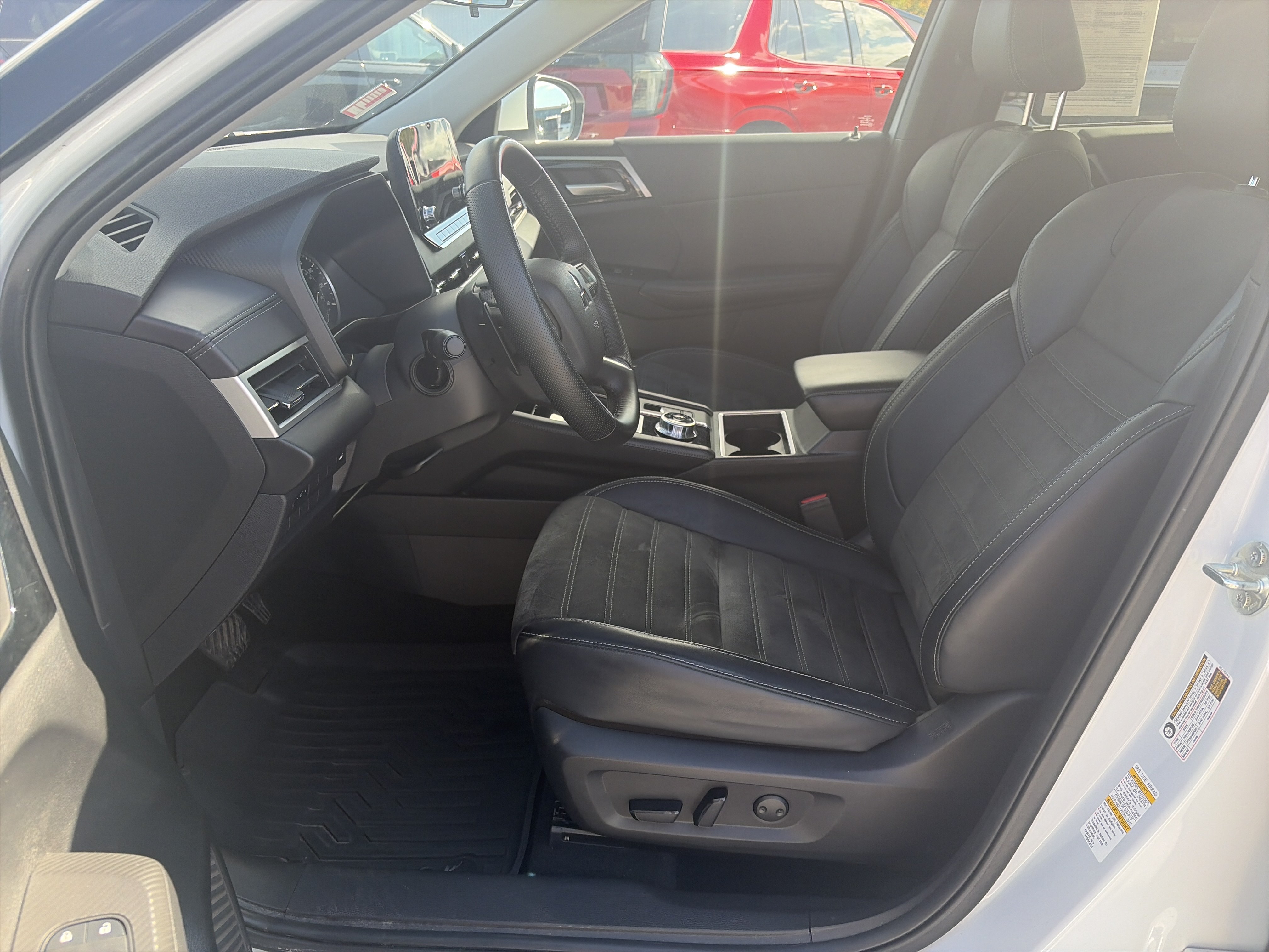 Used 2024 Mitsubishi Outlander SE AWD/4WD image 5