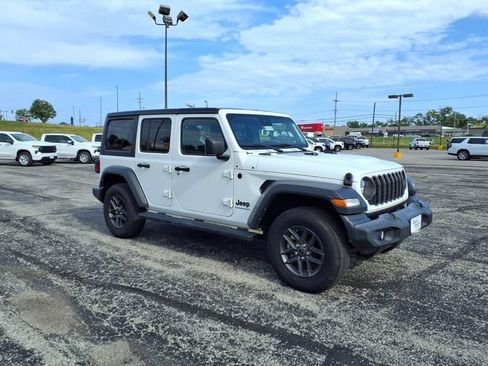 Used 2024 Jeep Wrangler Unlimited Sport AWD/4WD image 2