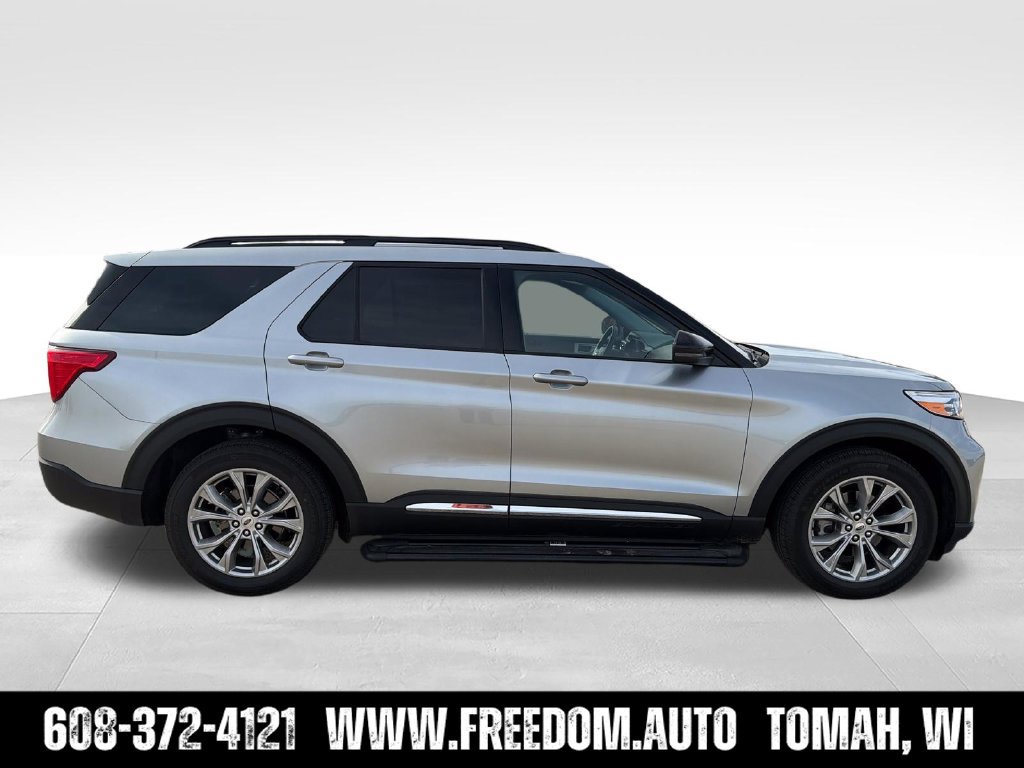 Used 2024 Ford Explorer XLT w/ Equipment Group 202A AWD/4WD image 9