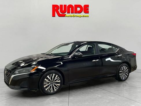 Used 2024 Nissan Altima 2.5 SV image 1