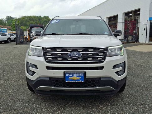 Used 2017 Ford Explorer XLT w/ Equipment Group 202A image 2
