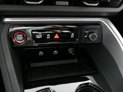 New 2025 Audi SQ5 Premium image 19