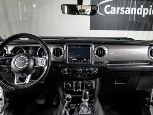 Used 2018 Jeep Wrangler Unlimited Sahara AWD/4WD image 14