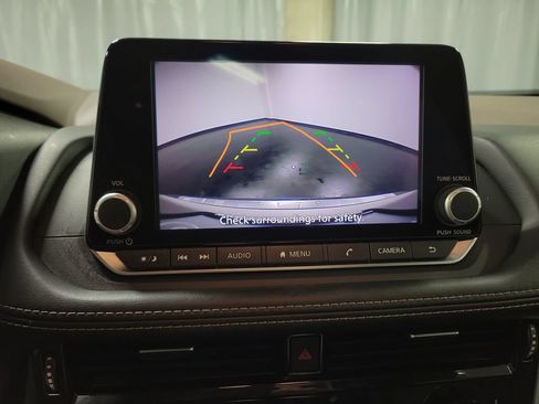 Used 2022 Nissan Rogue SV w/ SV Premium Package FWD image 18