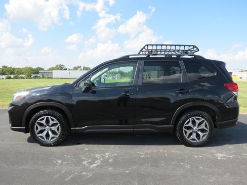 Used 2020 Subaru Forester Premium image 3
