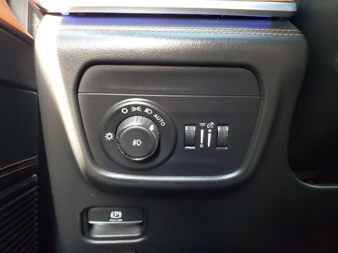 Used 2022 Jeep Grand Cherokee Summit AWD/4WD image 30