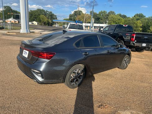 Used 2020 Kia Forte LXS FWD image 11