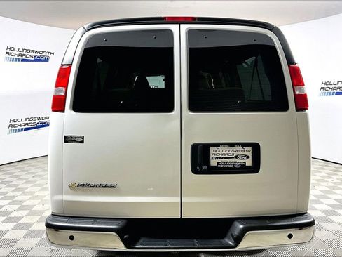 Used 2023 Chevrolet Express 3500 LT w/ LT Preferred Equipment Group RWD image 4