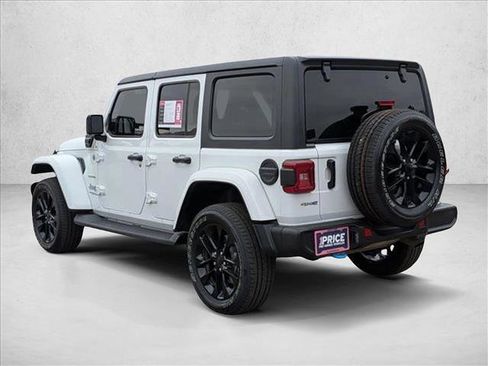 Used 2022 Jeep Wrangler Unlimited Sahara w/ Cold Weather Group AWD/4WD image 7