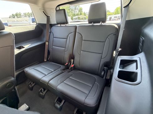 Used 2023 GMC Acadia SLT FWD image 15