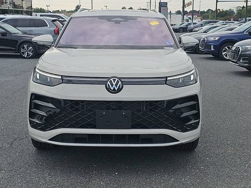 Used 2025 Volkswagen Tiguan SEL R-Line AWD/4WD image 17