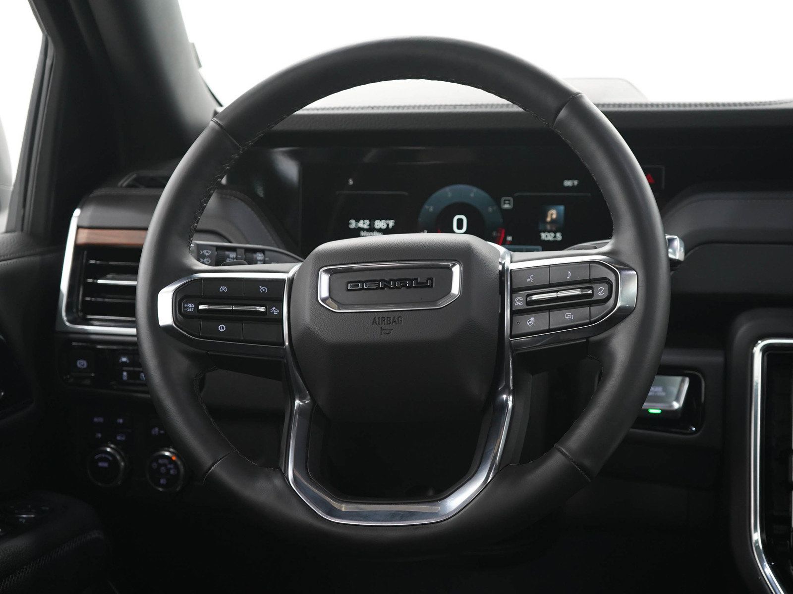 Used 2025 GMC Yukon Denali w/ Sun & Power Step Package AWD/4WD image 20