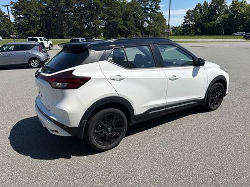 Used 2023 Nissan Kicks SR w/ SR Premium Package FWD image 10