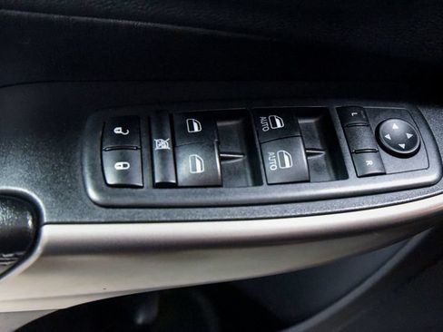 Used 2019 Jeep Cherokee Latitude Plus w/ Cold Weather Group FWD image 16