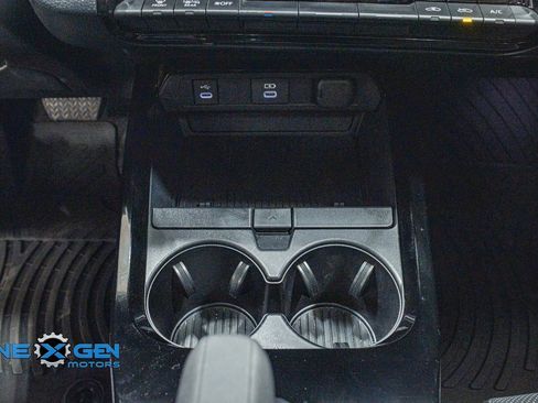 Used 2025 Toyota Prius Plug-In Hybrid image 20