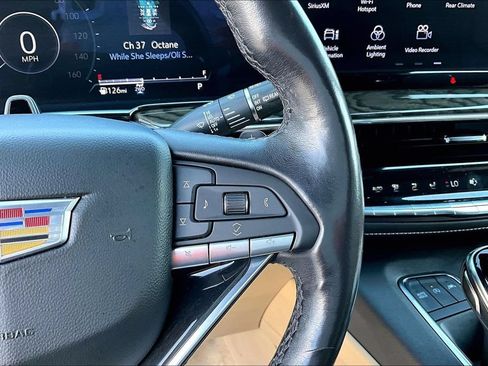 Used 2024 Cadillac Escalade Premium Luxury AWD/4WD image 14