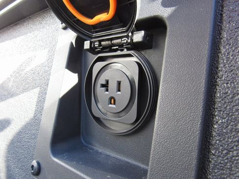 Certified 2025 Toyota Tacoma TRD Off-Road image 10