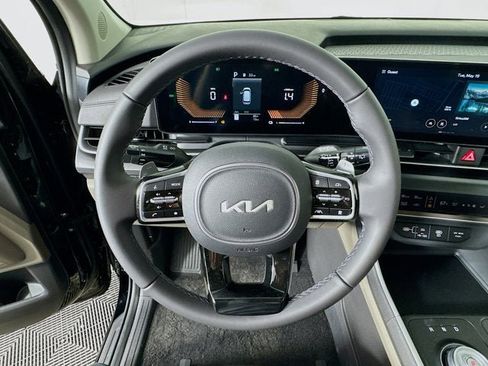 New 2026 Kia Carnival LXS FWD image 14