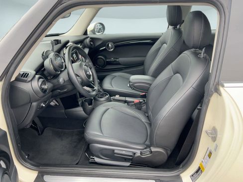 Used 2019 MINI Cooper 2-Door Hardtop image 5