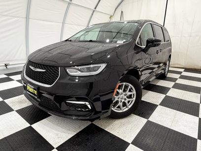 Used 2024 Chrysler Pacifica Touring-L