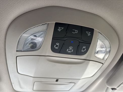 Used 2020 Chrysler Voyager Lxi FWD image 20