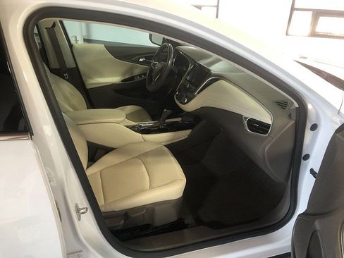 Used 2020 Chevrolet Malibu LT w/ Leather Package FWD image 21