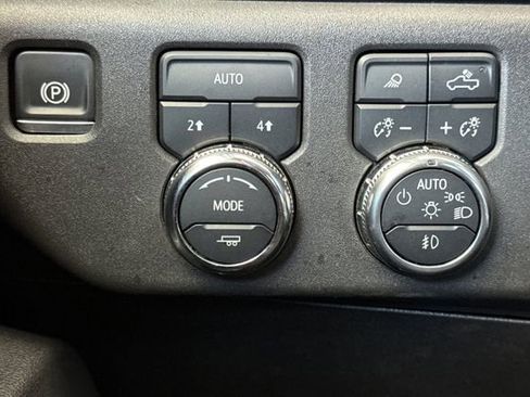 Used 2025 GMC Sierra 1500 SLT AWD/4WD image 43