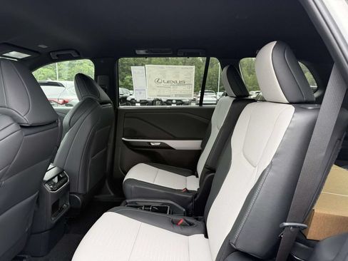 Used 2026 Lexus TX 500h AWD w/ Technology Package image 15