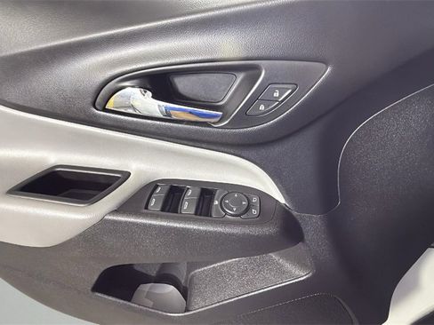 Used 2018 Chevrolet Equinox LS image 24