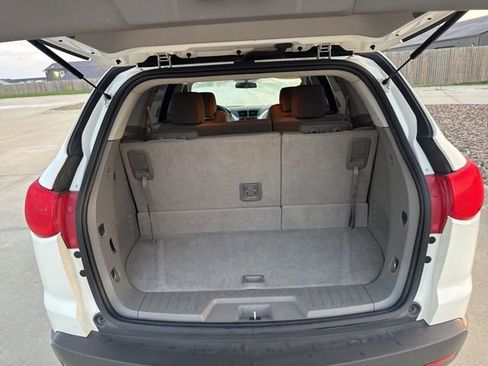 Used 2011 Chevrolet Traverse LS image 15