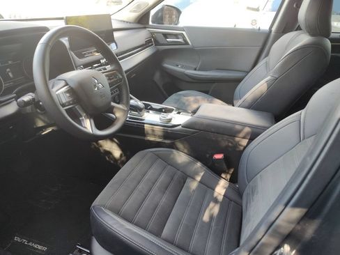 Used 2025 Mitsubishi Outlander SE AWD/4WD image 4