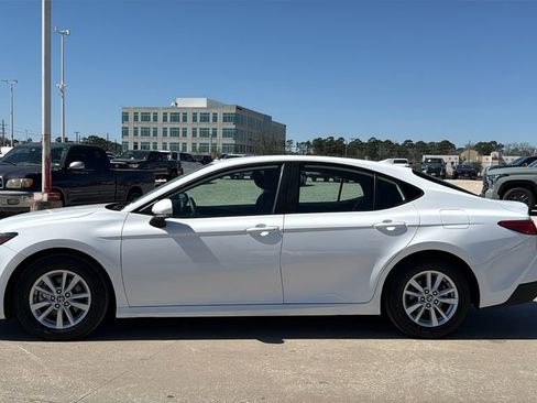 Used 2025 Toyota Camry LE image 8