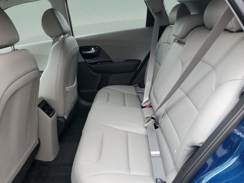 Used 2021 Kia Niro EX Premium image 8