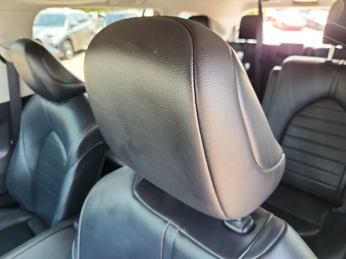 Used 2022 Toyota Highlander XLE FWD image 11