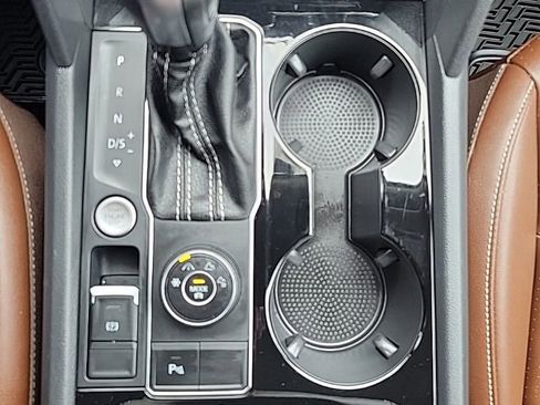 Certified 2023 Volkswagen Atlas SE w/ Black Wheel Package AWD/4WD image 9